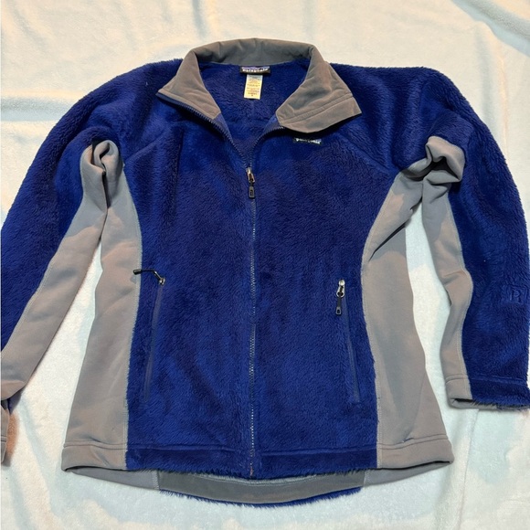 Blue and Grey Vintage Women’s Patagonia R Fleece Jacket - Picture 10 of 11